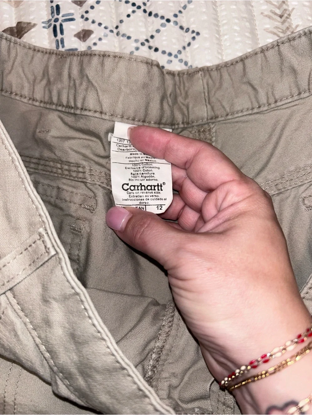 Carhartt women’s Cargo Shorts - khaki size 12 EUC